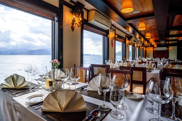 Riviera Travel, RV La Marguerite, Restaurant 2.jpg